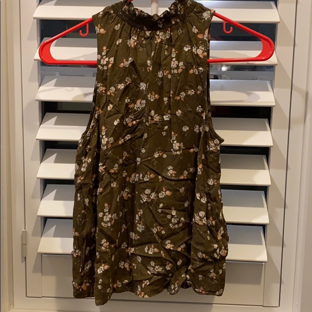 High neck tank